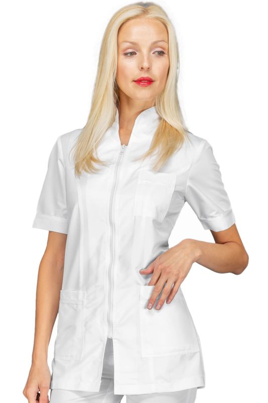 Casacca FloridaLa Casacca Florida è una camicia da donna a mezza manica bianco. Per settore medico estetico e sanitario. Utilizzata come divisa per dentista e infermiere. Con tre tasche di cui una al petto