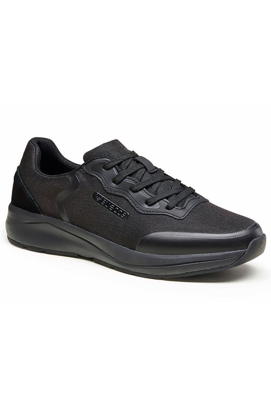 Scarpa Suecos VinterScarpa Suecos antiscivolo Vinter Nero.Il tessuto esterno in nylon offre eccellenti proprietà idrorepellenti. La fodera interna con tecnologia CoolTech regola l’umidità interna della calzatura